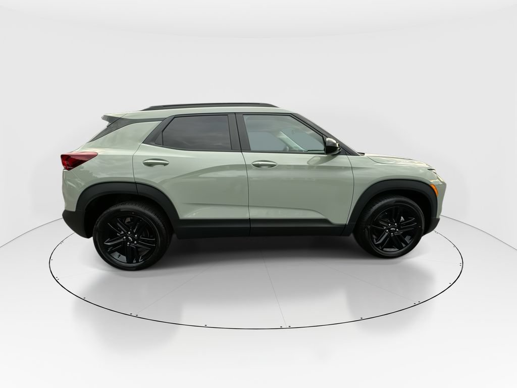 New 2026 Chevrolet TrailBlazer LT w/ Midnight Edition FWD image 9