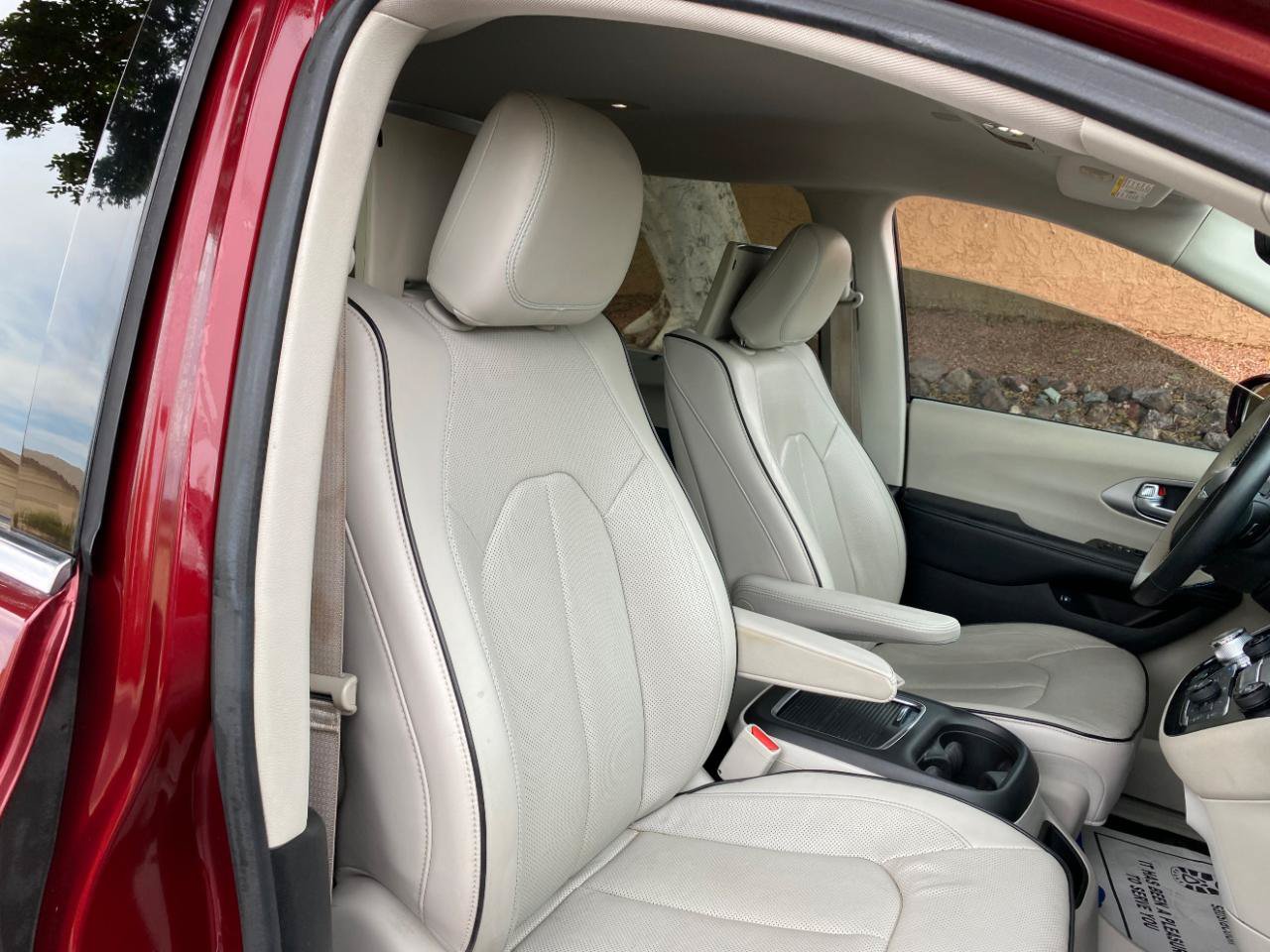 Used 2018 Chrysler Pacifica Limited FWD image 54
