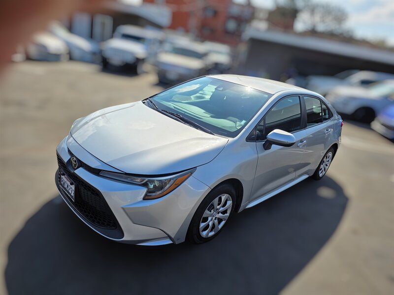 Used 2021 Toyota Corolla LE FWD image 3