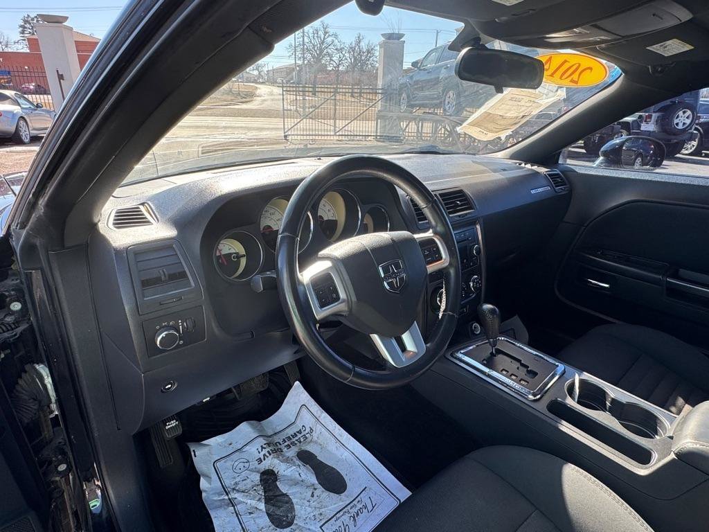 Used 2014 Dodge Challenger SXT RWD image 10