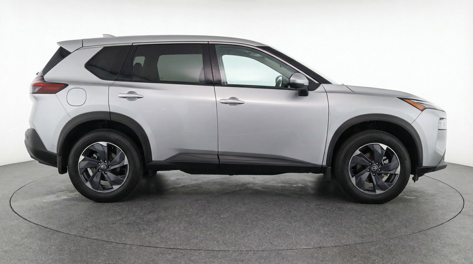 Used 2025 Nissan Rogue SV AWD/4WD image 11