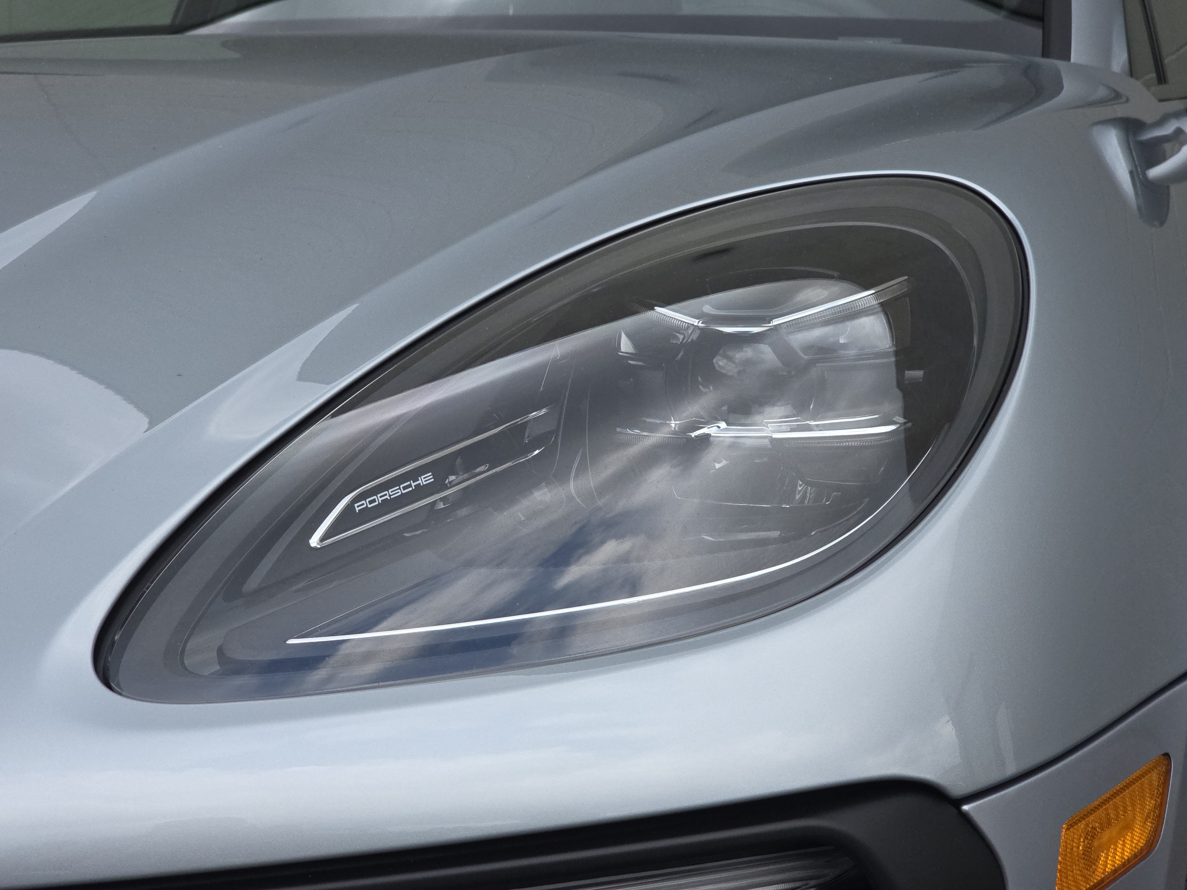 New 2026 Porsche Macan AWD/4WD image 17