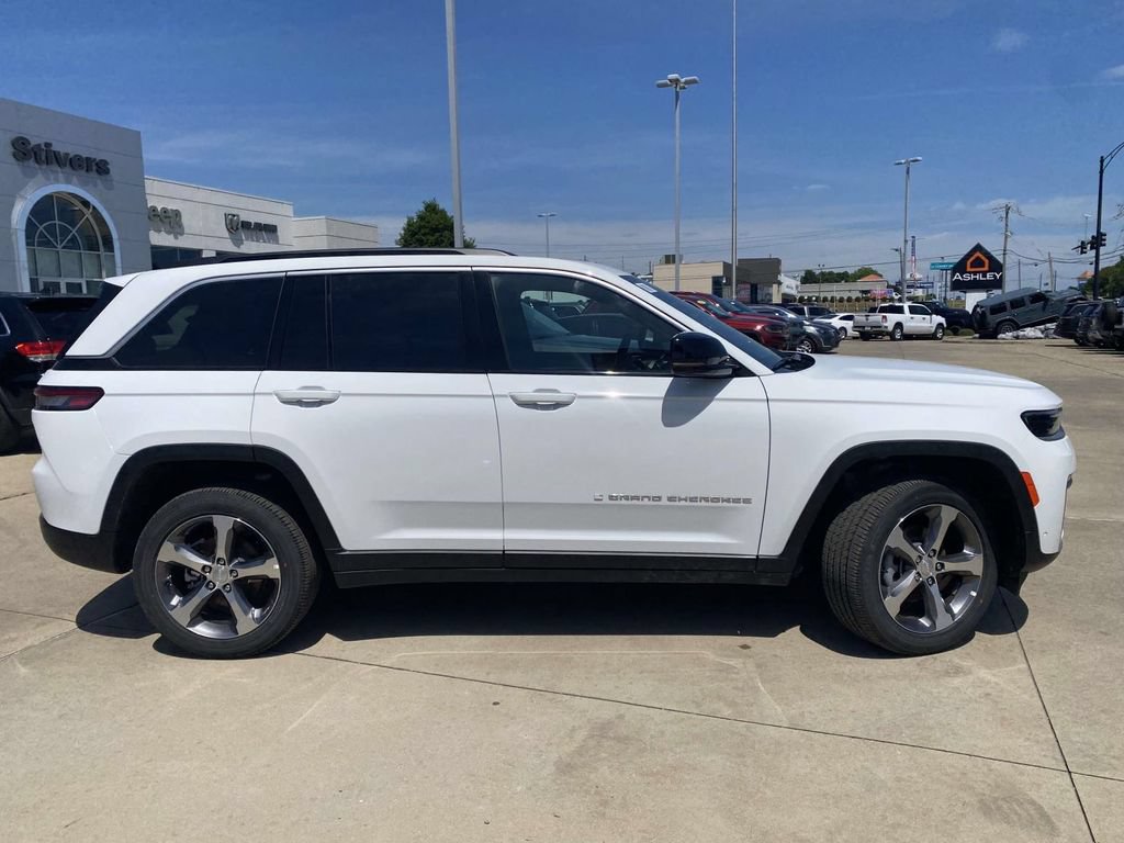 New 2026 Jeep Grand Cherokee Limited w/ Luxury Tech Group II AWD/4WD image 36