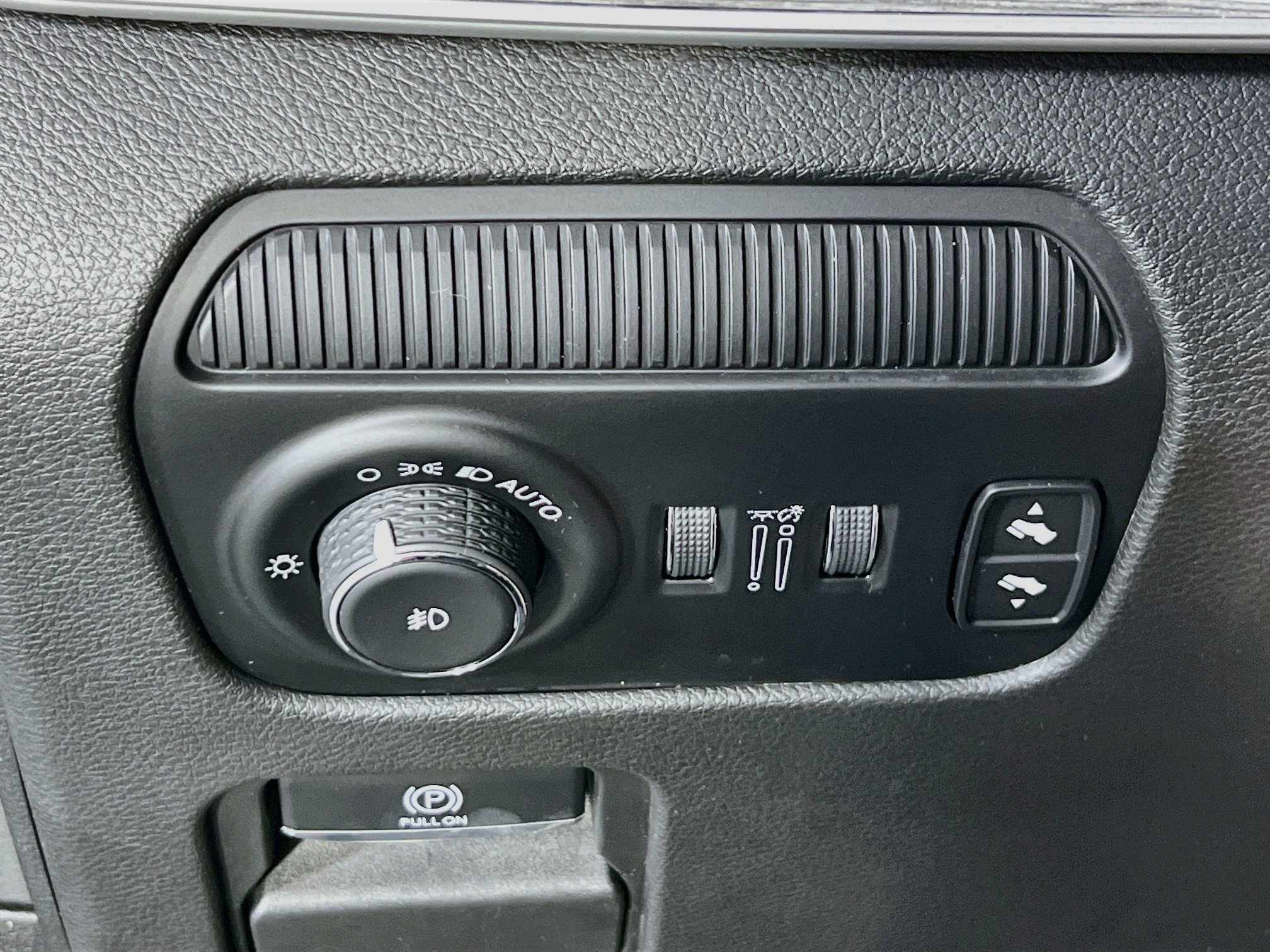 Used 2022 Jeep Wagoneer Series III w/ Rear Seat Video Group 1 AWD/4WD image 10