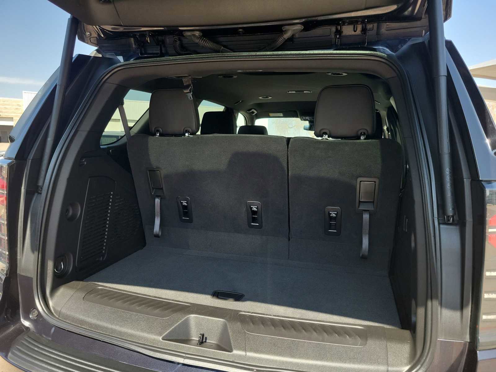 Used 2025 Chevrolet Tahoe LT RWD image 23