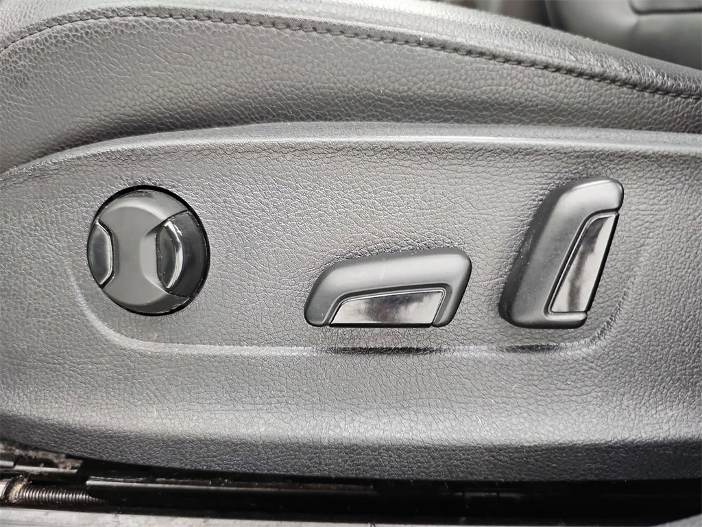 Used 2019 Volkswagen Passat 2.0T Wolfsburg w/ Wheels & Sunroof Package image 33