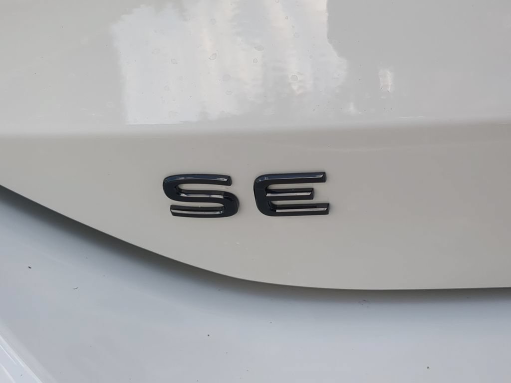 New 2026 Volkswagen Tiguan SE R-Line FWD image 10