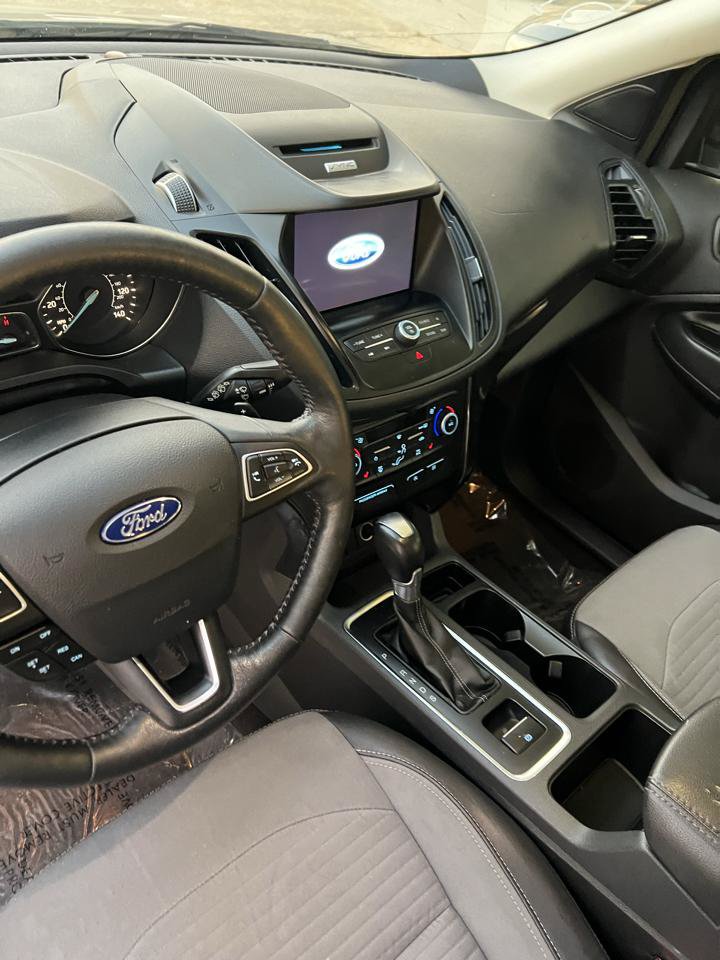 Used 2018 Ford Escape SE w/ SE Sport Appearance Package FWD image 13
