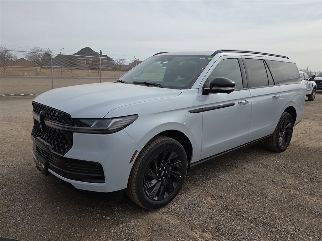 New 2026 Lincoln Navigator L Reserve w/ Jet Appearance Package image 1