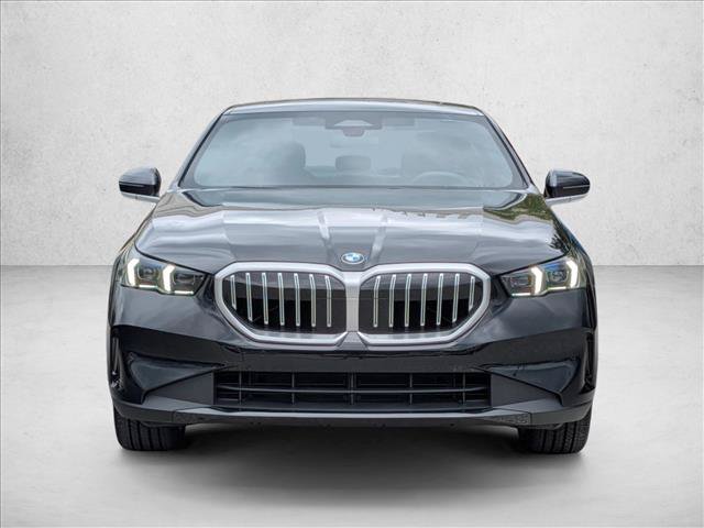 Used 2025 BMW 530i xDrive AWD/4WD image 2