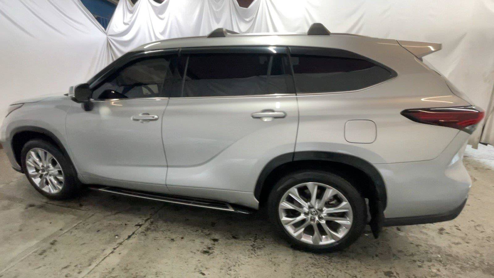 Used 2024 Toyota Highlander Limited AWD/4WD image 10