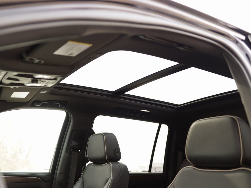 Used 2021 Chevrolet Suburban Premier image 26