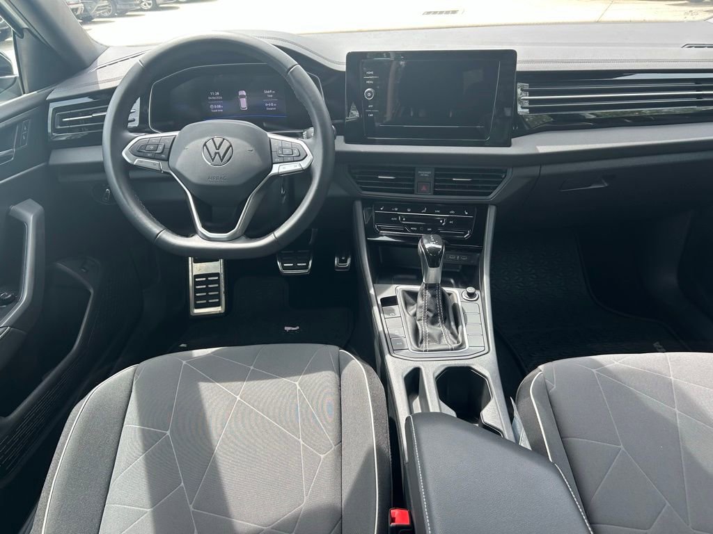 Used 2025 Volkswagen Jetta Sport image 9