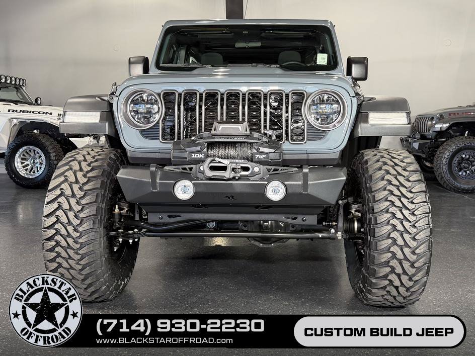 Used 2025 Jeep Wrangler Unlimited Rubicon 4xe w/ Convenience Group AWD/4WD image 3