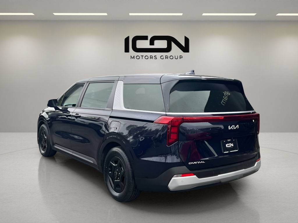 Used 2025 Kia Carnival FWD image 3
