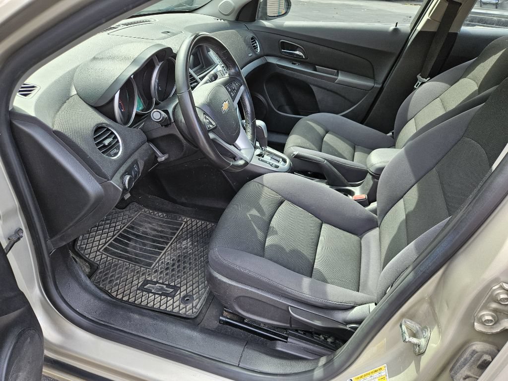 Used 2014 Chevrolet Cruze LT FWD image 12