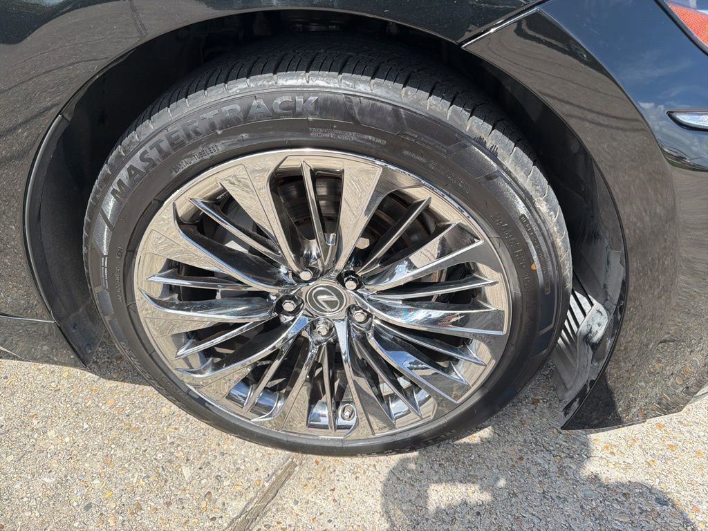 Used 2020 Lexus LS 500 w/ Interior Upgrade Package image 23