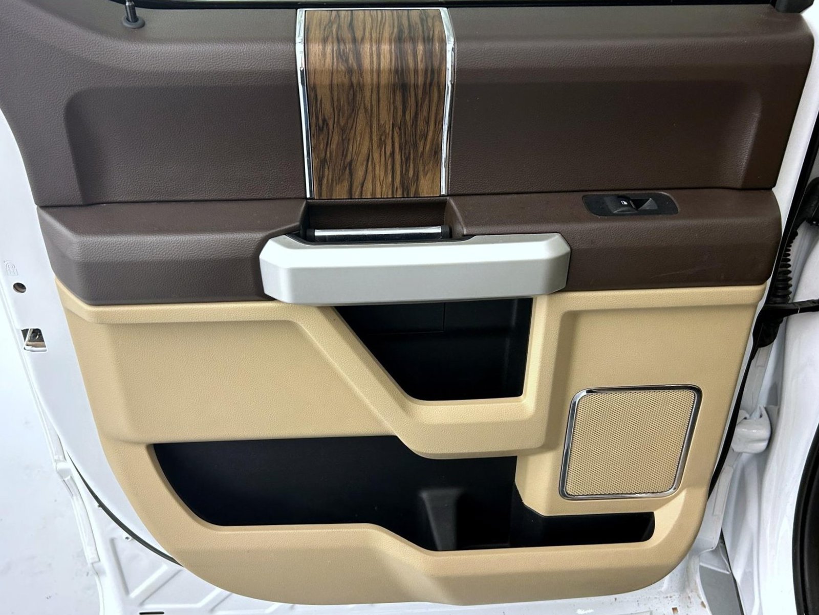 Used 2019 Ford F150 Lariat w/ Equipment Group 502A Luxury AWD/4WD image 21