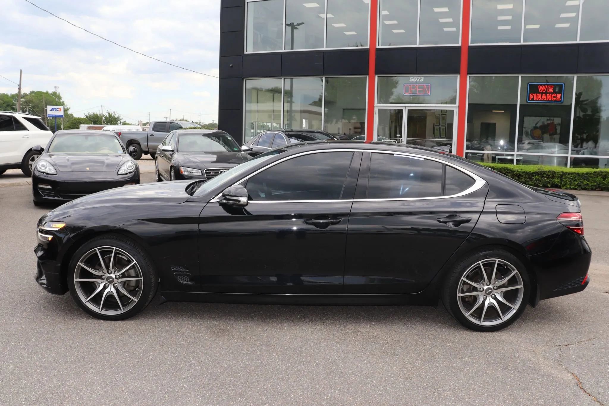 Used 2022 Genesis G70 2.0T w/ Prestige Package RWD image 21