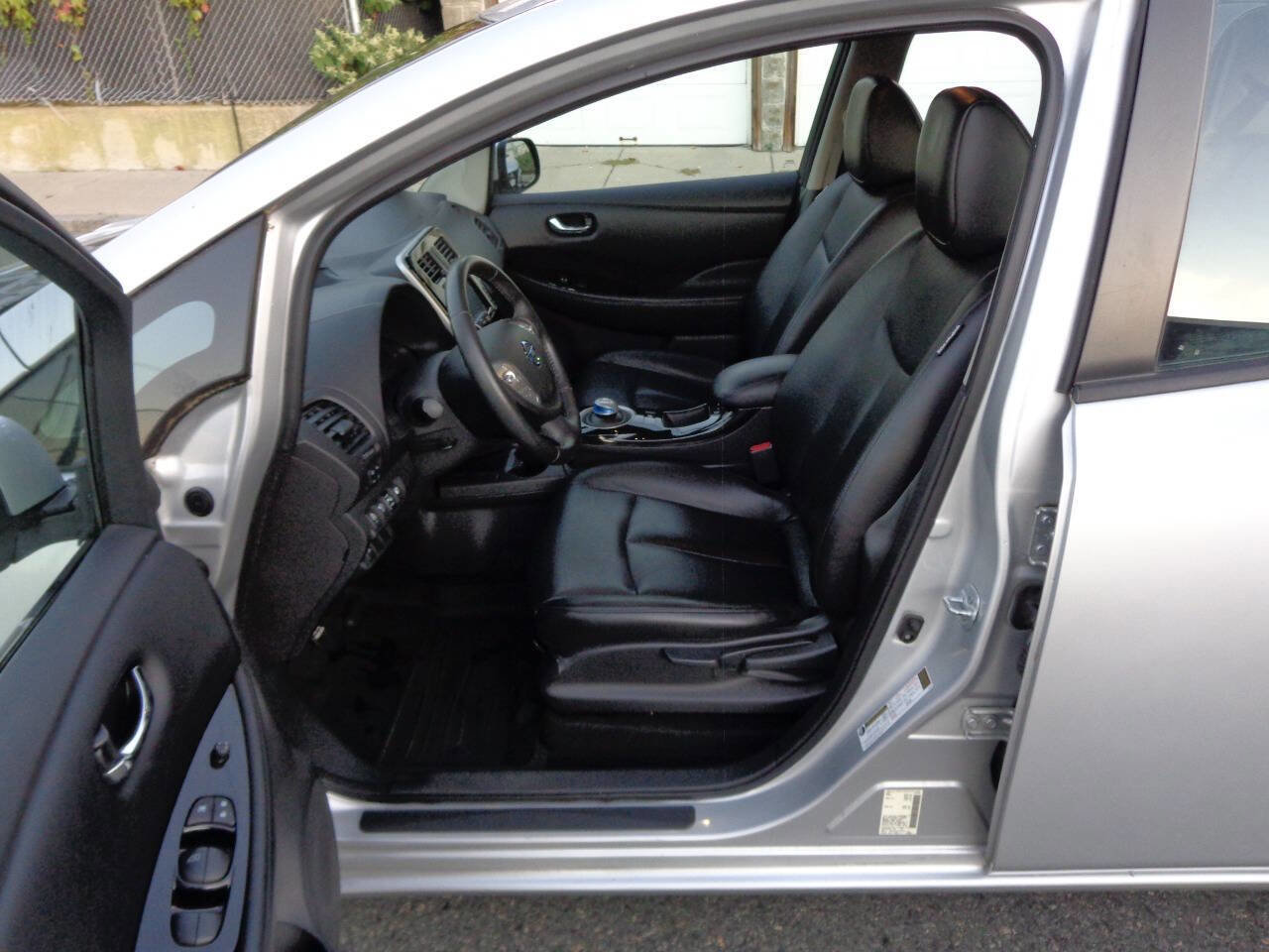 Used 2017 Nissan Leaf SL w/ Protection Package image 38