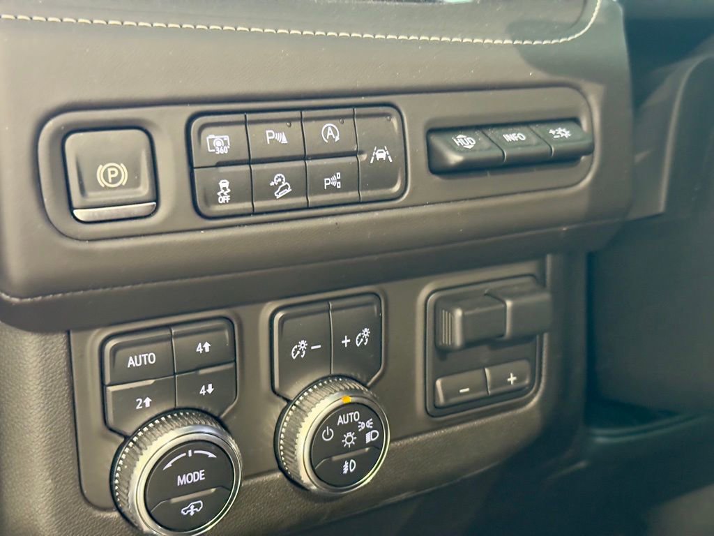Used 2024 GMC Yukon Denali Ultimate image 12