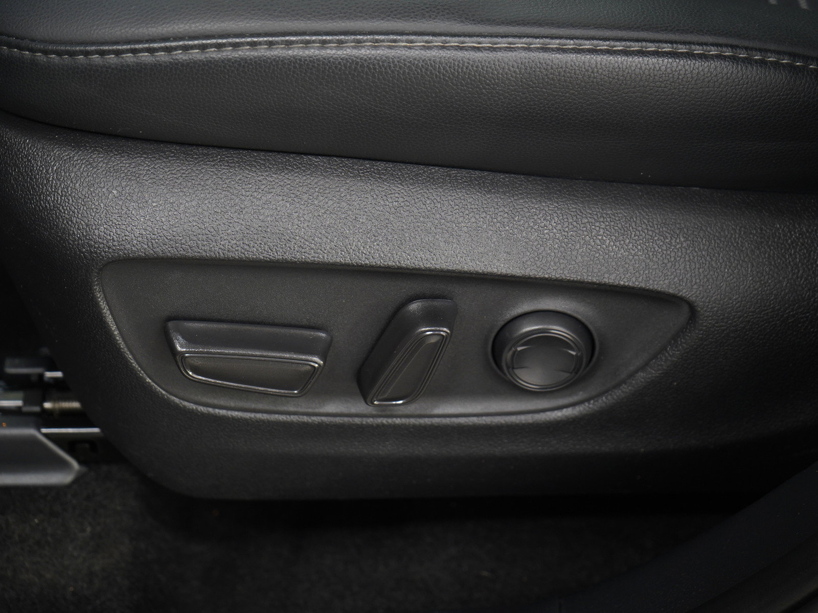 Used 2025 Toyota Highlander XSE AWD/4WD image 25