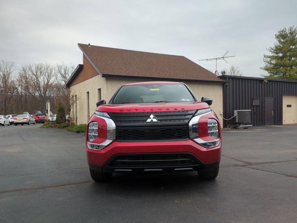 Used 2023 Mitsubishi Outlander SE Black Edition image 2