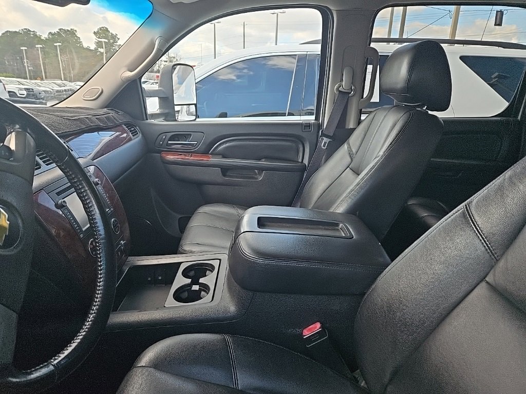 Used 2013 Chevrolet Suburban 2500 LT image 3