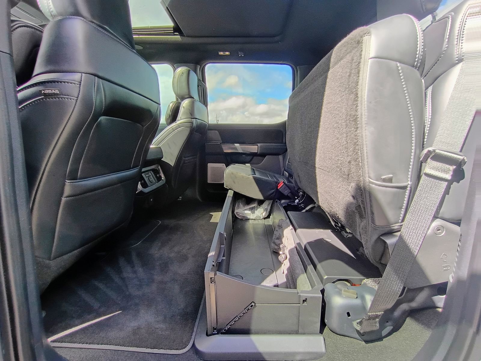 Used 2025 Ford F350 Platinum image 28