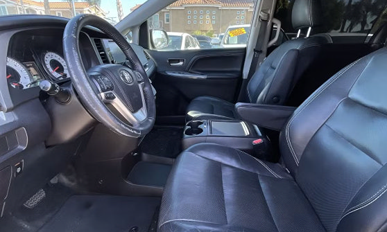 Used 2015 Toyota Sienna SE FWD image 12