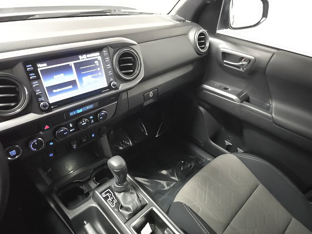 Used 2022 Toyota Tacoma TRD Off-Road AWD/4WD image 25
