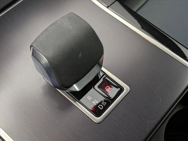 Certified 2026 Land Rover Range Rover Velar Dynamic SE image 12