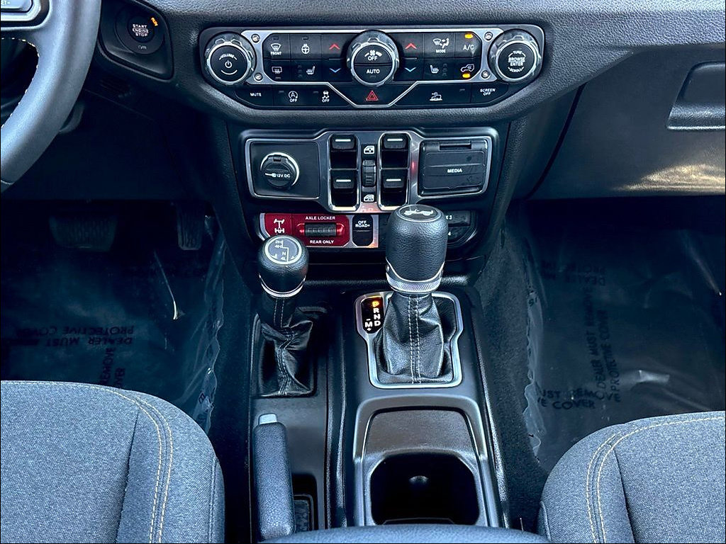 Used 2024 Jeep Wrangler Unlimited Sport AWD/4WD image 24