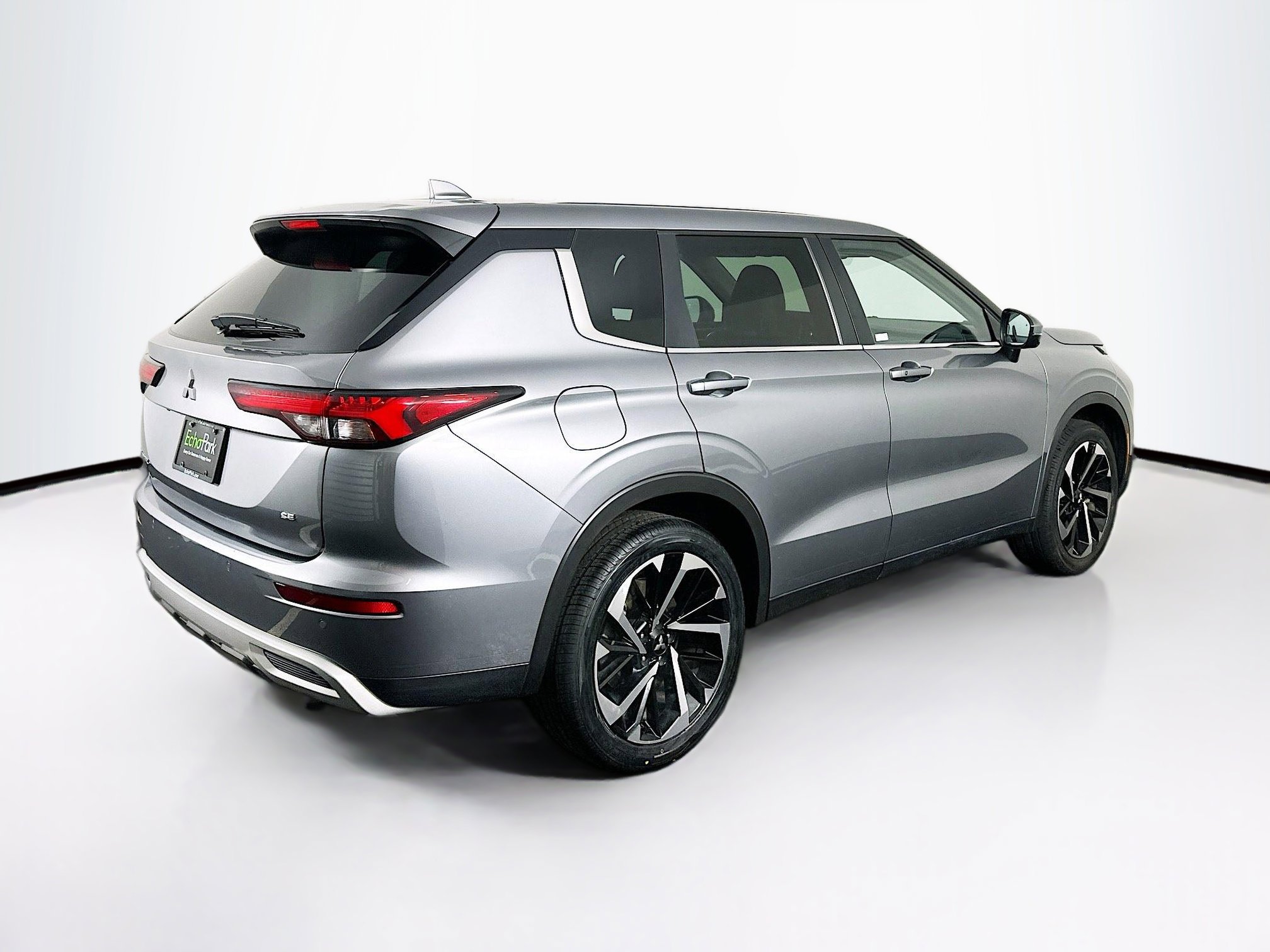 Used 2024 Mitsubishi Outlander SE image 9