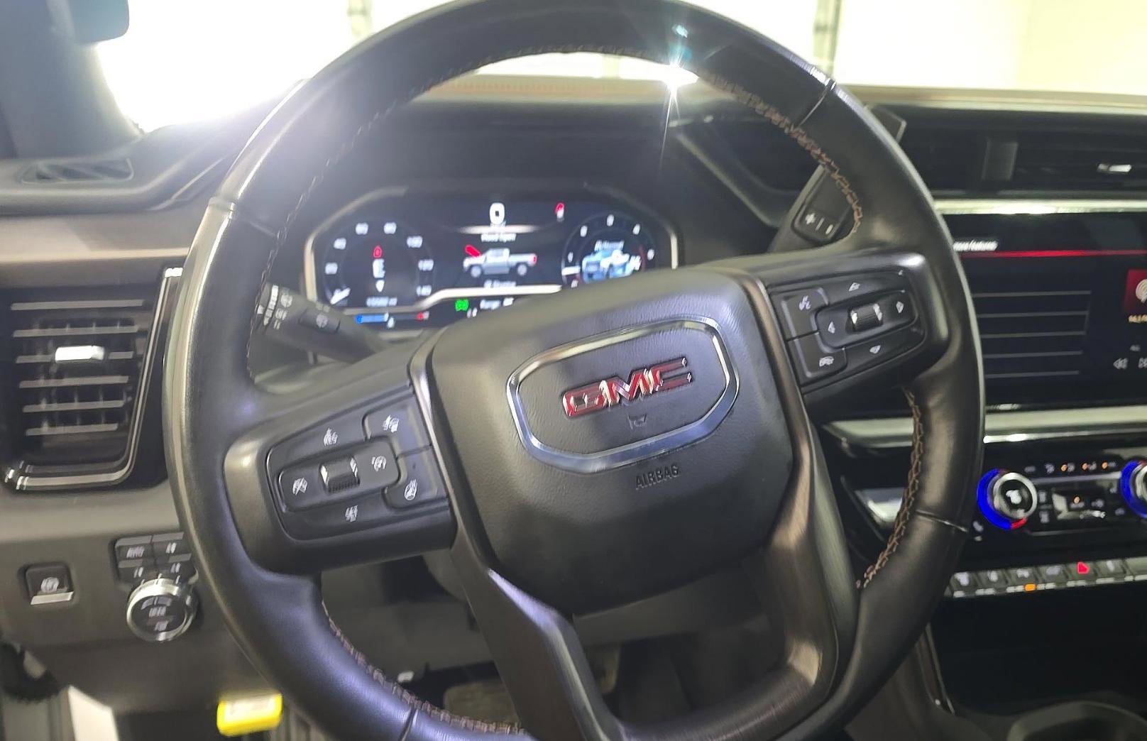 Used 2025 GMC Sierra 2500 AT4 w/ AT4 Premium Plus Package AWD/4WD image 10