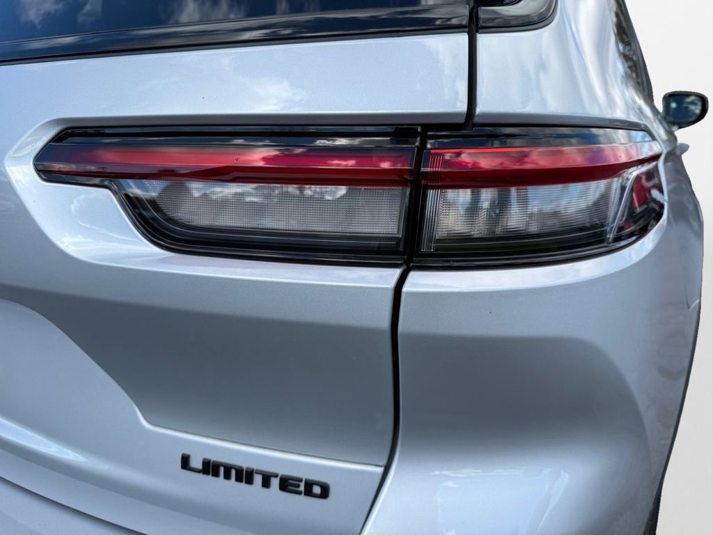 Certified 2022 Jeep Grand Cherokee L Limited w/ Black Appearance Package image 19