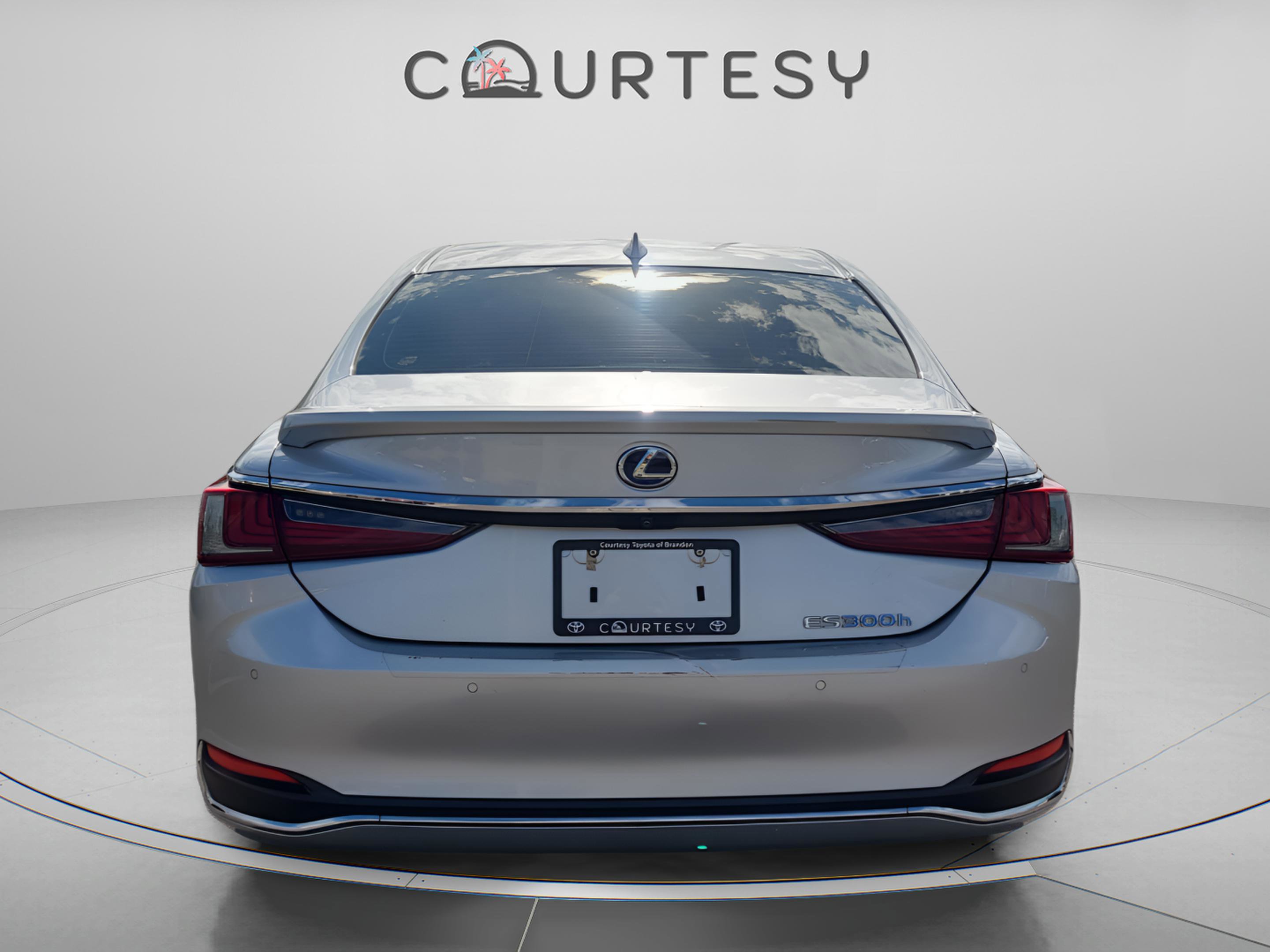 Used 2019 Lexus ES 300h w/ Accessory Package 2 image 5