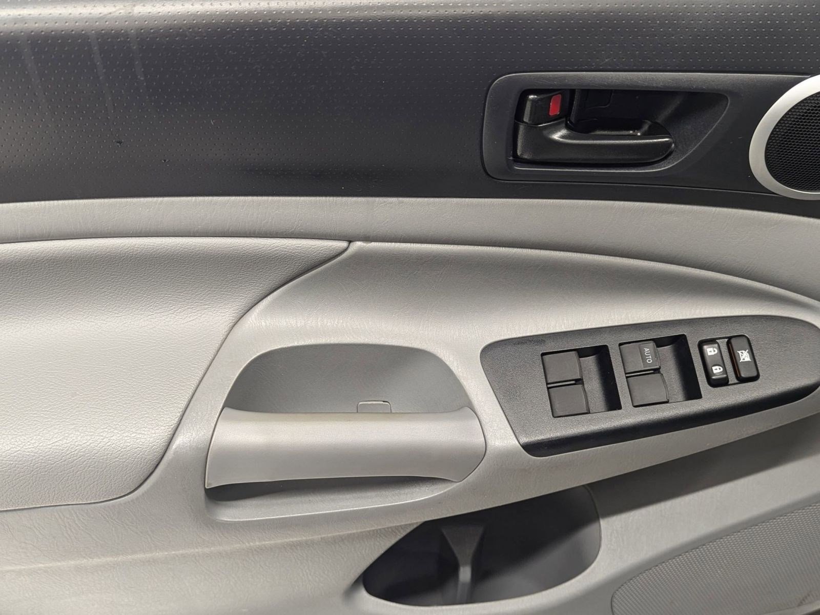 Used 2015 Toyota Tacoma 4x4 Double Cab image 10