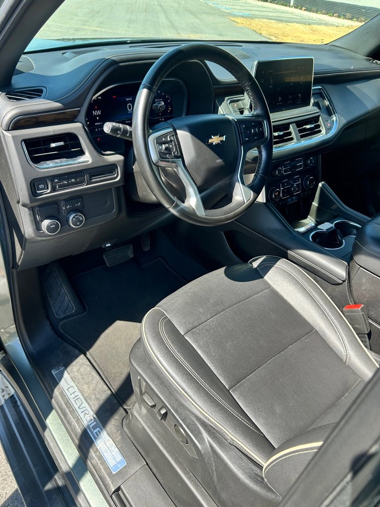 Used 2023 Chevrolet Suburban Premier image 7