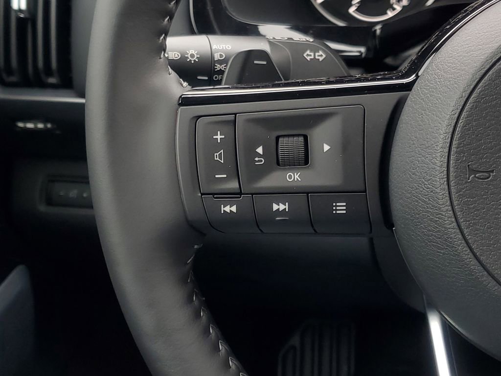 New 2025 Nissan Pathfinder SL image 17