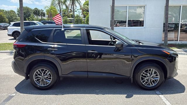 Used 2023 Nissan Rogue S AWD/4WD image 10
