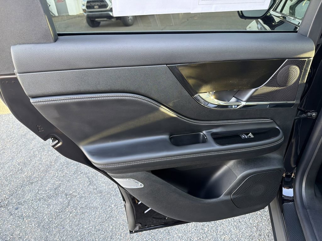 Used 2025 Lincoln Corsair Reserve image 12