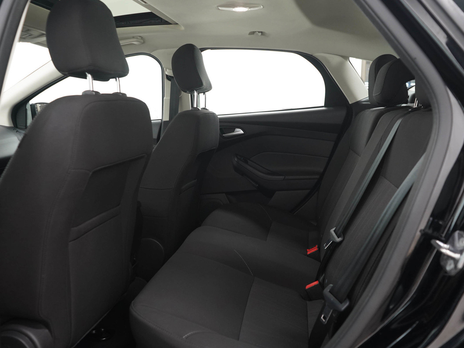 Used 2017 Ford Focus SEL w/ Interior Protection Package FWD image 13