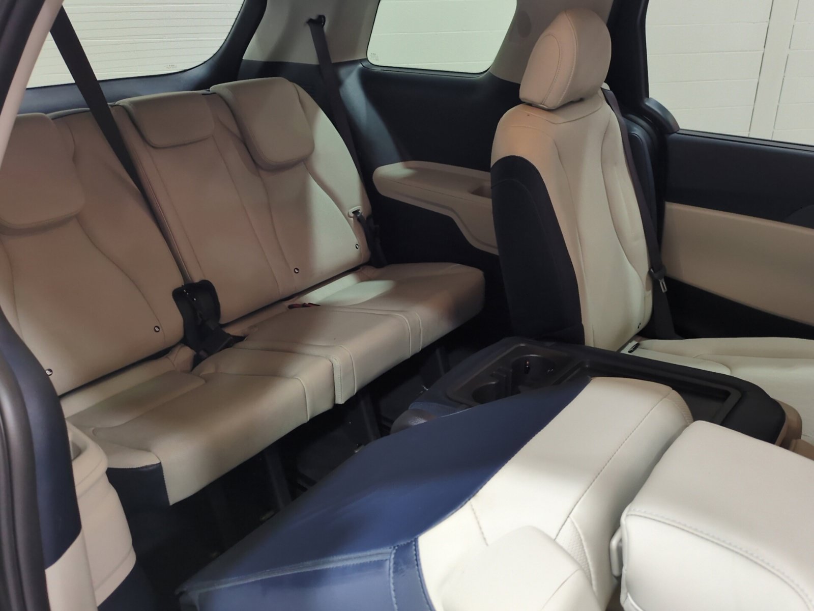 Certified 2025 Kia Carnival EX FWD image 14
