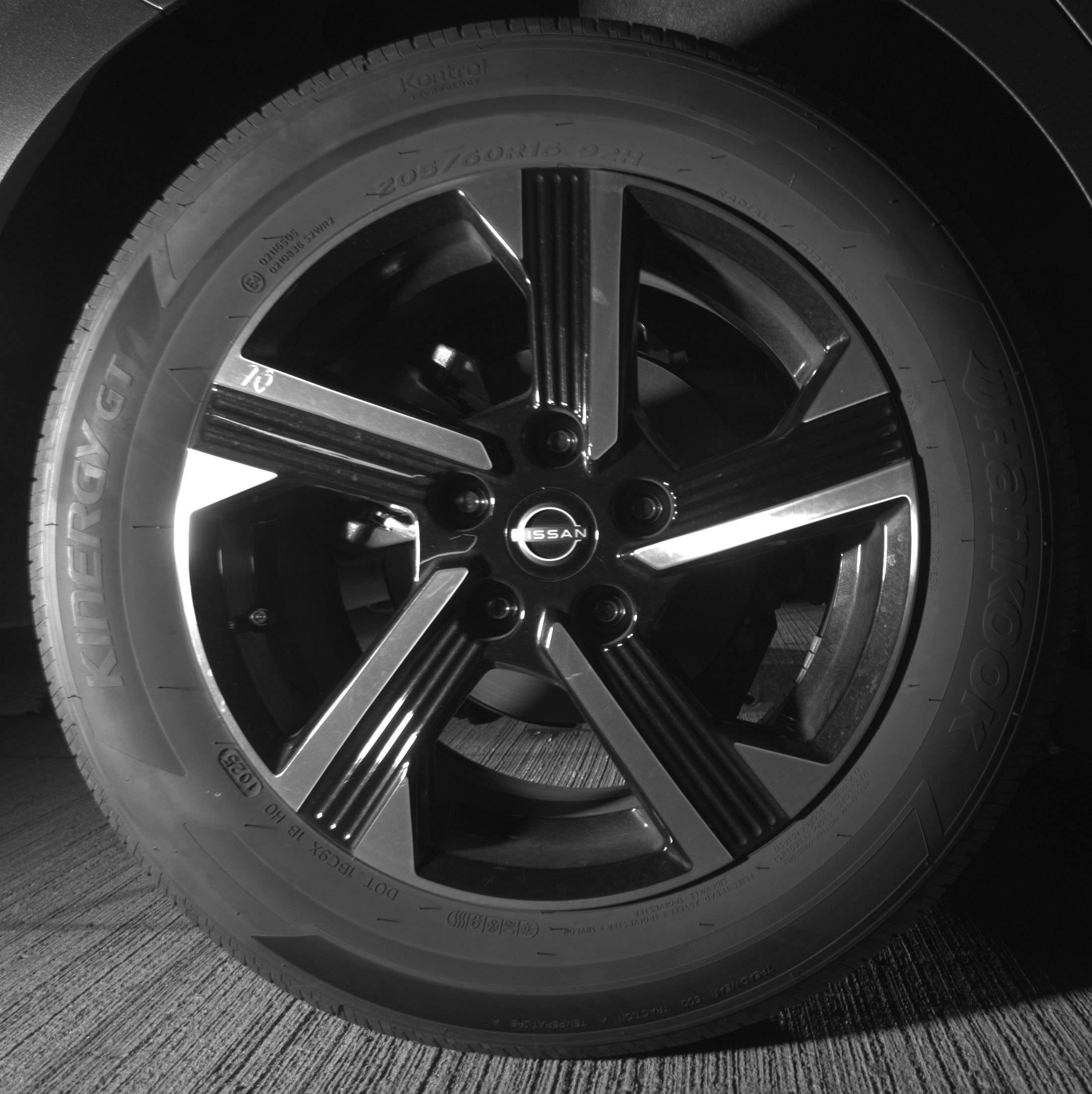 Used 2025 Nissan Sentra SV FWD image 15