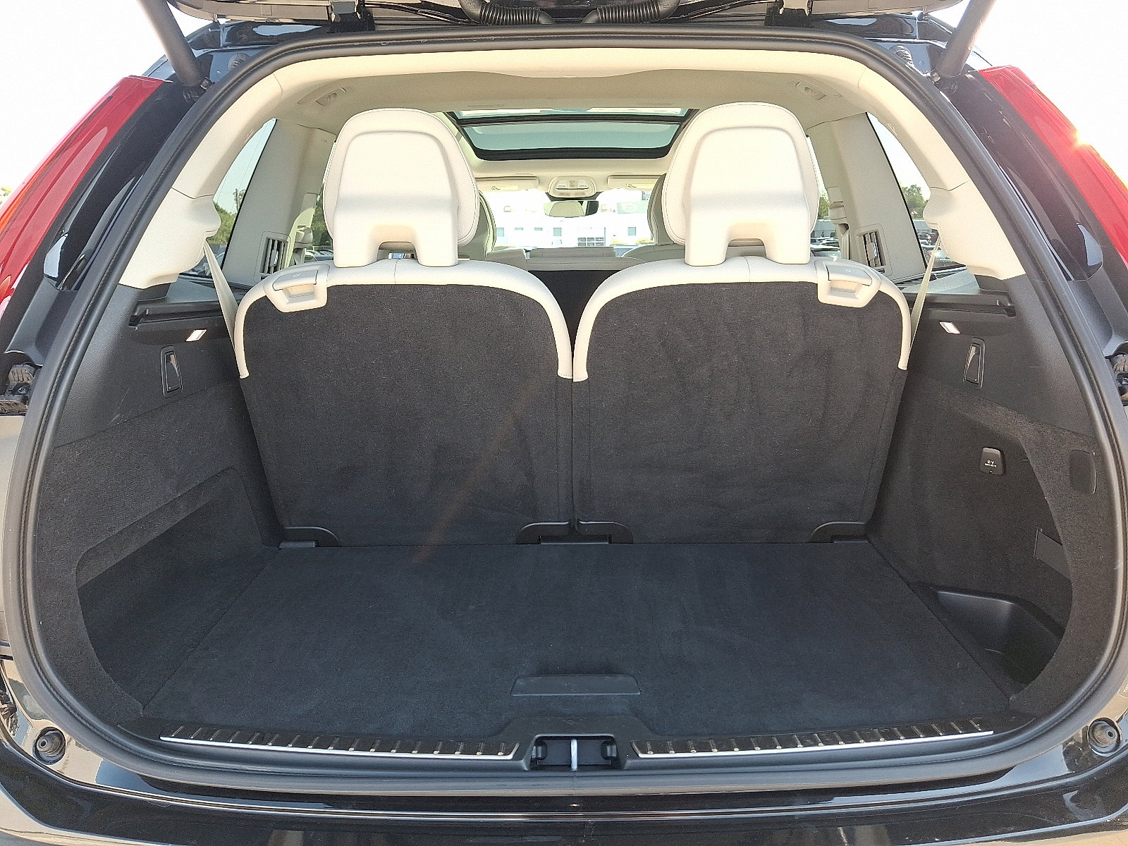 Certified 2024 Volvo XC90 B6 Plus w/ Protection Package image 32