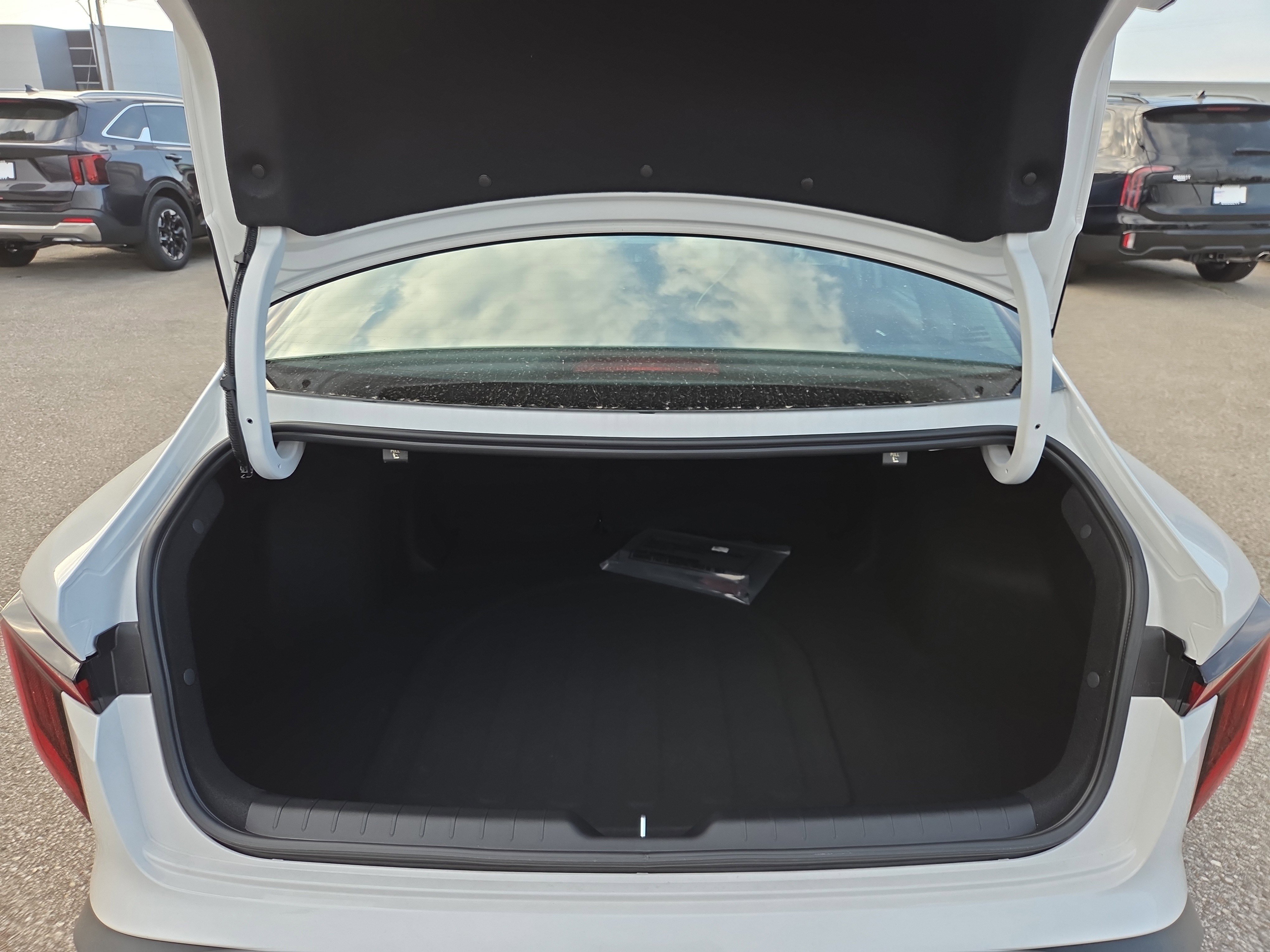 New 2025 Kia K4 LXS image 8