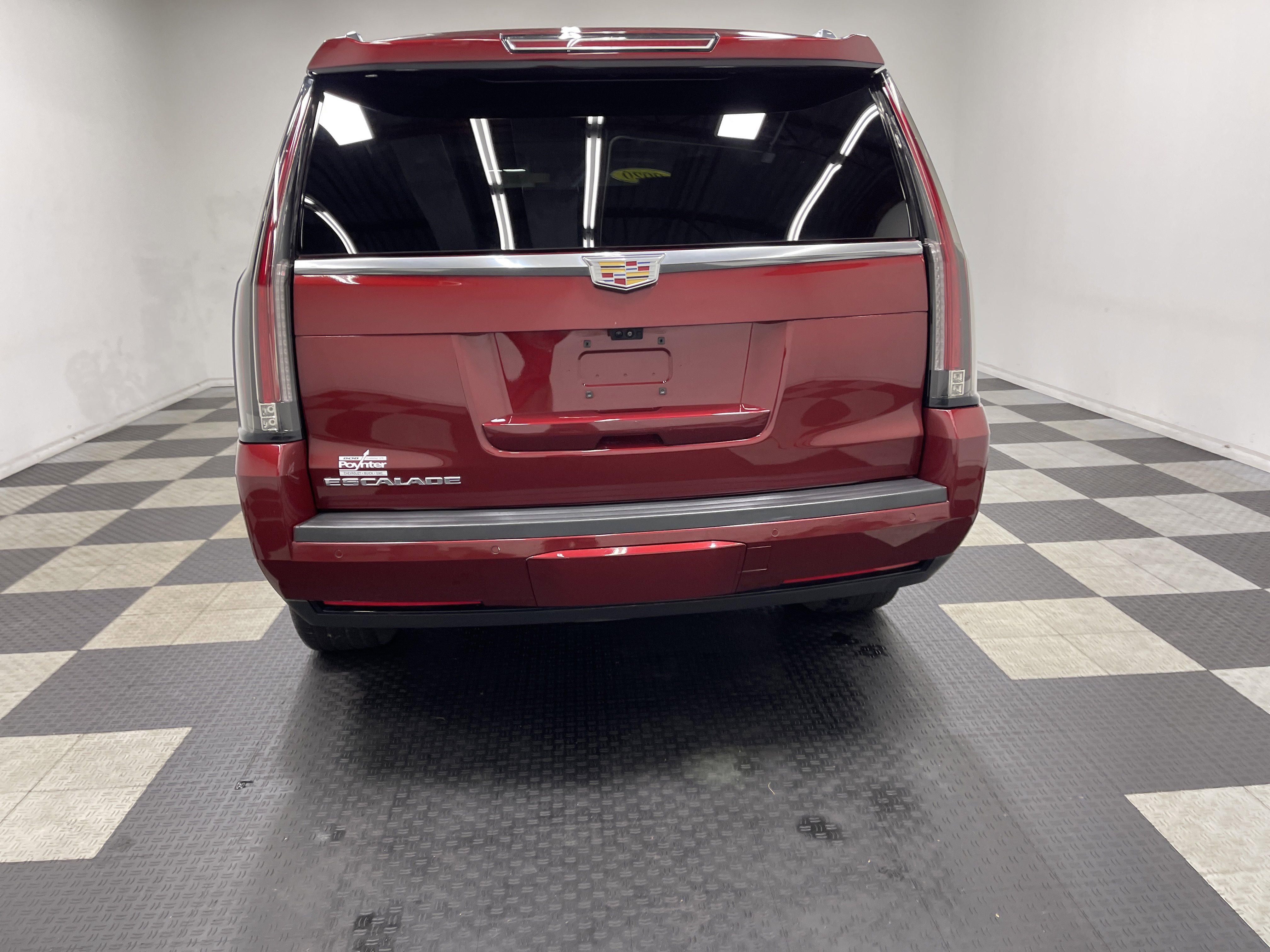 Used 2020 Cadillac Escalade Luxury AWD/4WD image 3