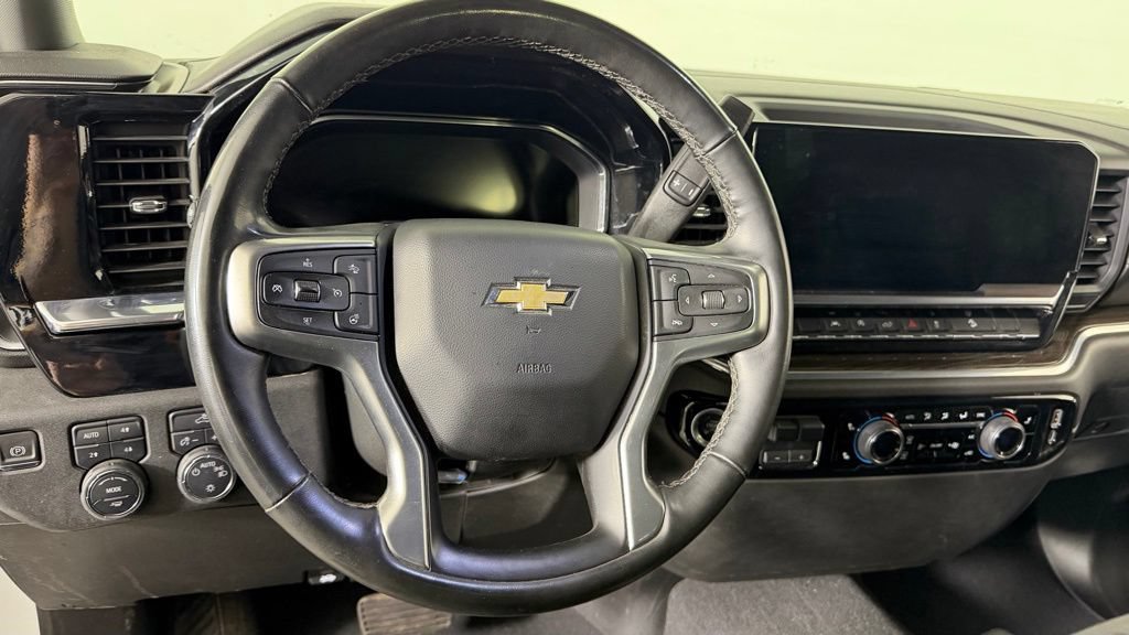 Used 2024 Chevrolet Silverado 1500 LT AWD/4WD image 16