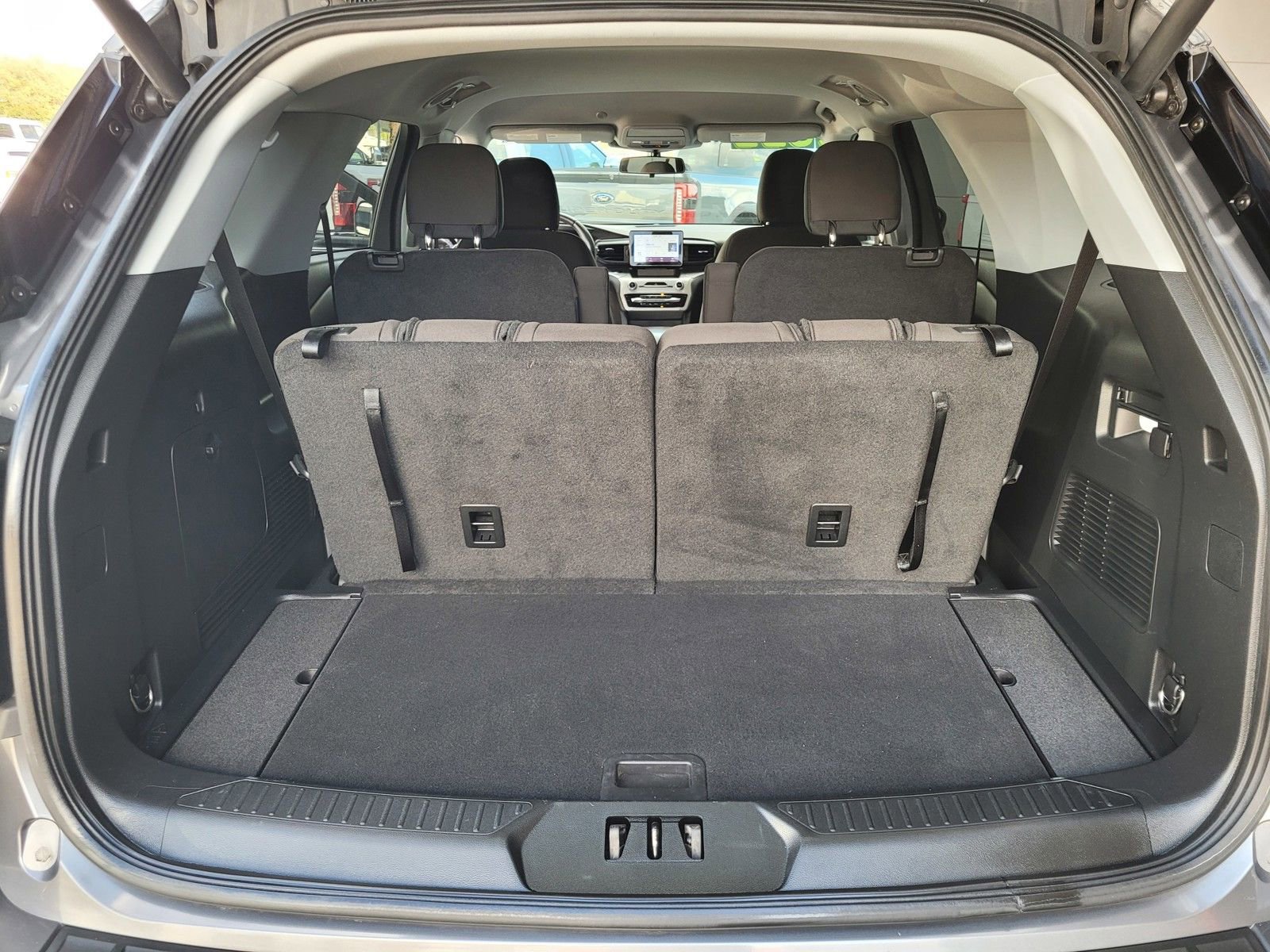 Used 2022 Ford Explorer XLT image 29